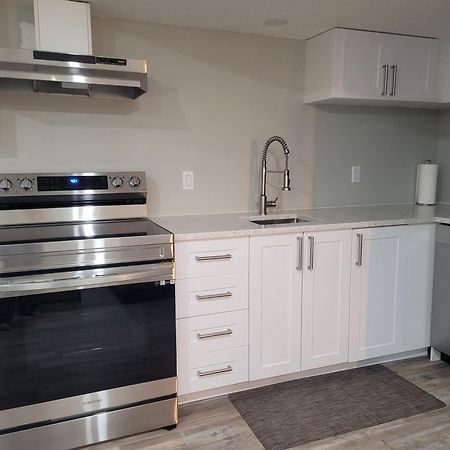 Boardwalk Homes - Executive Townhomes Китченер Экстерьер фото