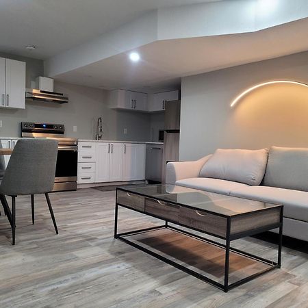Boardwalk Homes - Executive Townhomes Китченер Экстерьер фото