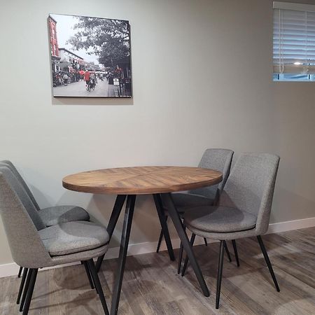 Boardwalk Homes - Executive Townhomes Китченер Экстерьер фото