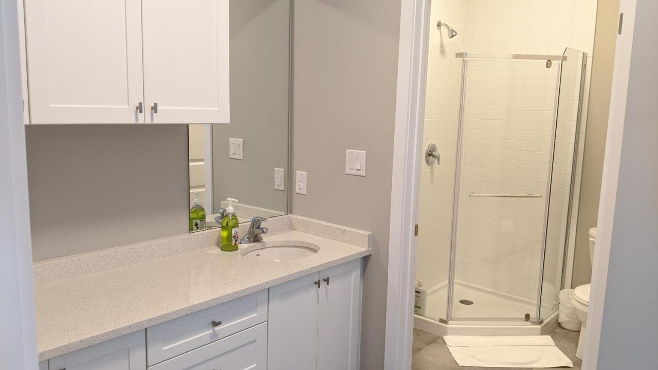 Boardwalk Homes - Executive Townhomes Китченер Экстерьер фото