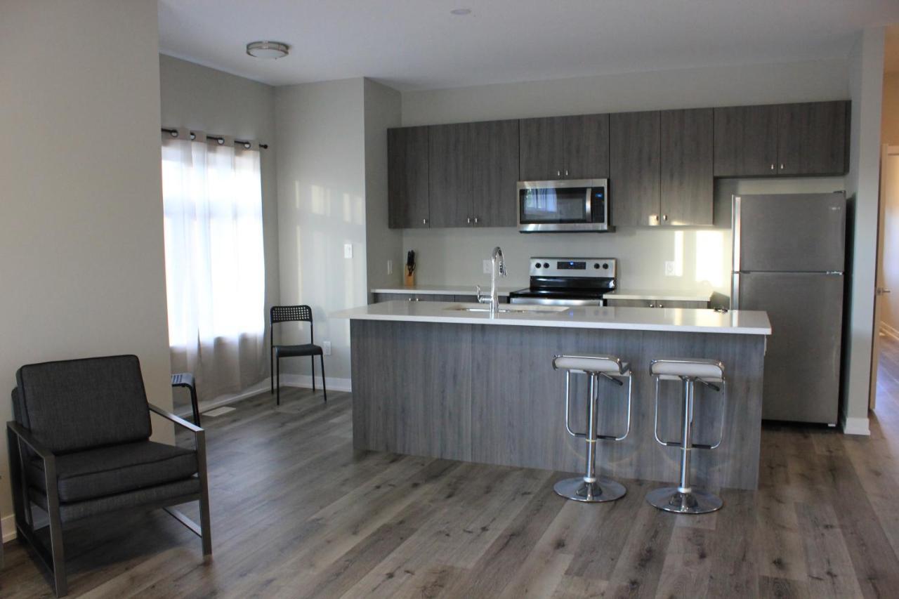 Boardwalk Homes - Executive Townhomes Китченер Экстерьер фото