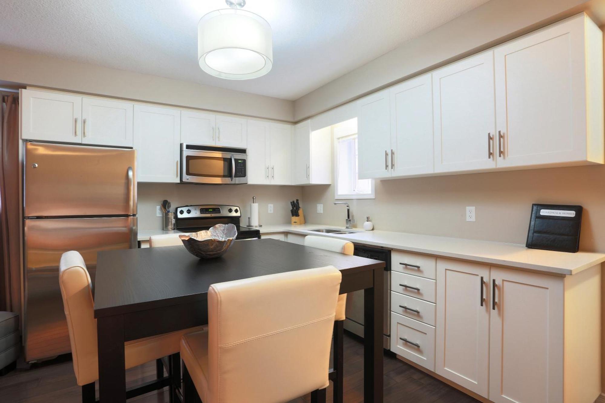 Boardwalk Homes - Executive Townhomes Китченер Экстерьер фото