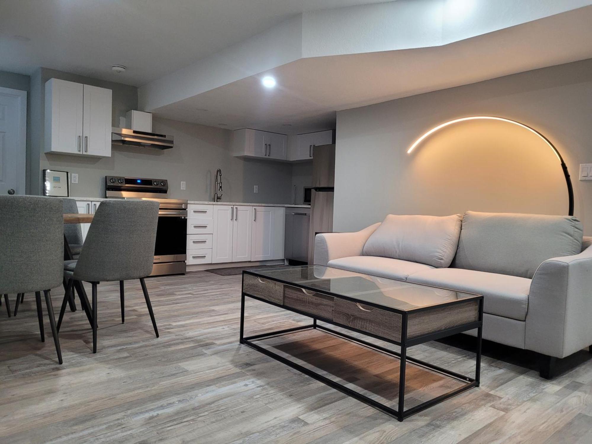 Boardwalk Homes - Executive Townhomes Китченер Экстерьер фото