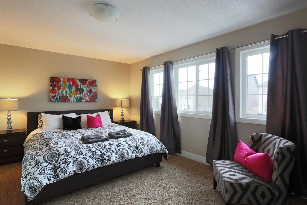 Boardwalk Homes - Executive Townhomes Китченер Номер фото