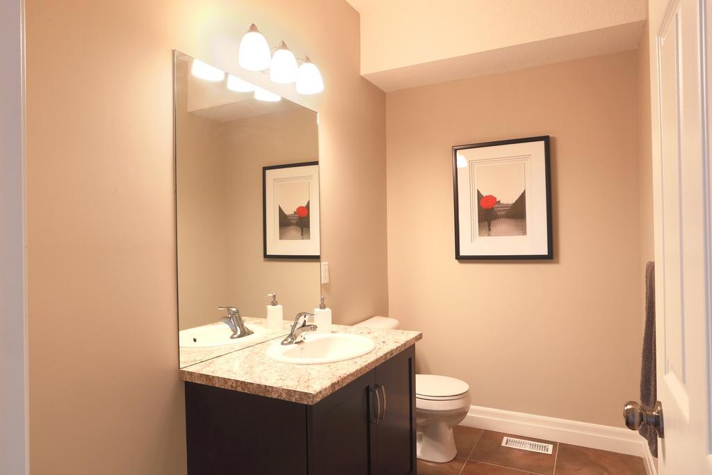 Boardwalk Homes - Executive Townhomes Китченер Экстерьер фото