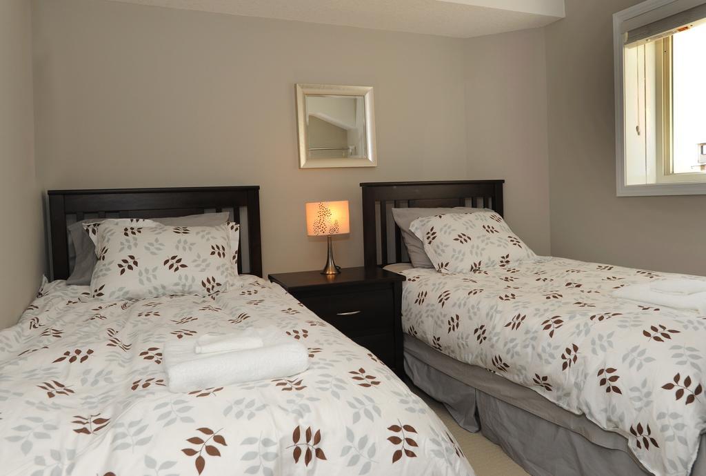 Boardwalk Homes - Executive Townhomes Китченер Экстерьер фото
